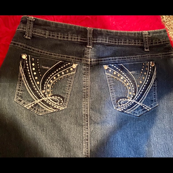 Jean skirt - Picture 2 of 3